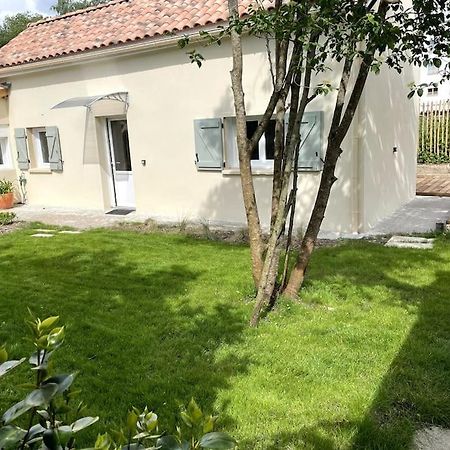 Petite Maison Avec Jardin Au Calme 弗卢瓦拉克 外观 照片