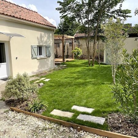 Petite Maison Avec Jardin Au Calme 弗卢瓦拉克 外观 照片