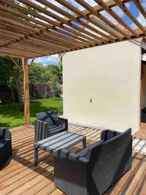 Petite Maison Avec Jardin Au Calme 弗卢瓦拉克 外观 照片
