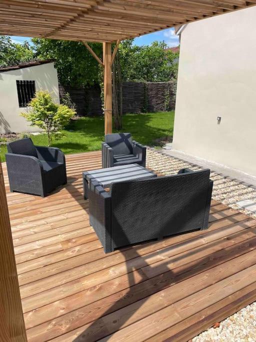 Petite Maison Avec Jardin Au Calme 弗卢瓦拉克 外观 照片